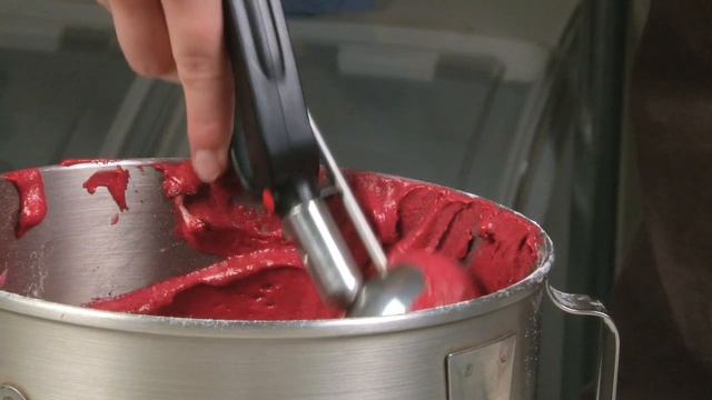 The Hummingbird Bakery Cake Days - Red Velvet Cupcakes