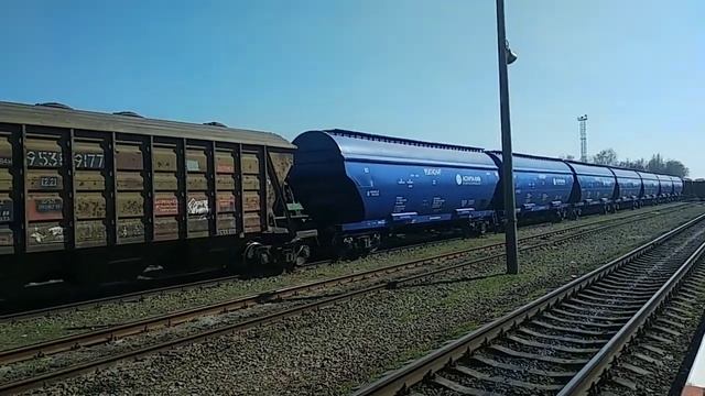 Вагоны на ЖД вокзале! смотреть онлайн