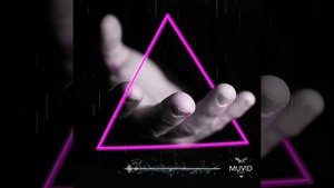 А я водил пальцами по губам