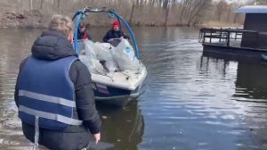 Убираем мусор после субботника