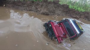 ГЕЛИК против LR Defender на бездорожье.