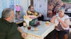 Довели маму до слез на её день рождении Показываем как мы посидели за праздничным столом