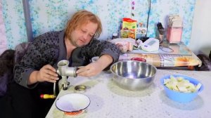 Деревня сын с мамой едят вкусняшки СЫН ПРЕВРАЩАЕТСЯ В ПРИНЦА деревенские будни ПОДВАЛ ИЛЬИЧА кулинар