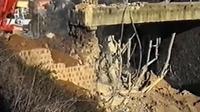 OTM FRONGIA SCAVI escavatore OK Rh20 Pms demolizione ponte biscollai Nuoro