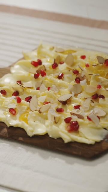 Побалуйте своих гостей необычной закуской: масляная доска закусок смотреть онлайн