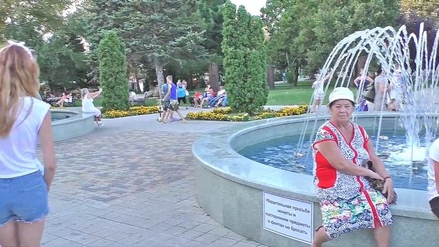 Анапа 2017. Возвращаемся с пенной детской дискотеки #АНАПАПЕНА в центр Анапы до Поющего фонтана.