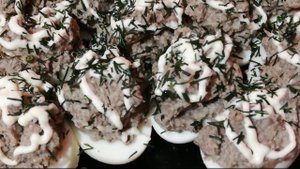 ОБАЛДЕННО ВКУСНЫЙ И ПРОСТОЙ САЛАТ С ПЕЧЕНЬЮ ТРЕСКИ | разлетается мгновенно