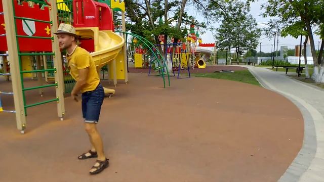 Передний и боковой фляг из капуэйро с попеременной перестановкой рук смотреть онлайн