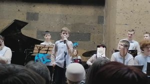 Последний день фестиваля Джазовая весна. Джазовая музшкола им. Кима Назаретова.
Поёт  В. Поелуев