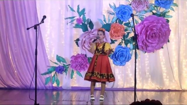 Мария Макаренко. Песня «Крапива -лебеда»