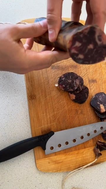 Вяленая колбаса из конины.