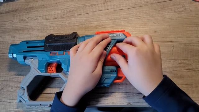 Playing Nerf Elite 2.0 Commander RD-6 смотреть онлайн