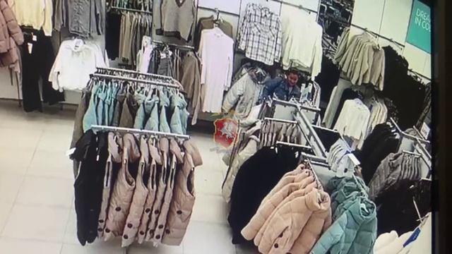 В Севастополе оперативники задержали подозреваемую в краже товара из магазина одежды