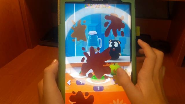 Играю в игру Мой Говорящий Том 2. Пришел проведать Говорящего Тома. Делаю смузи Говорящиму Тому.
