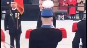 Грозный Наполеон
Макрон прохаживается и осматривает войска!🤣🤣🤣