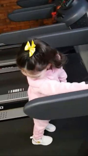 Алиса в Фитнес Базе смотреть онлайн