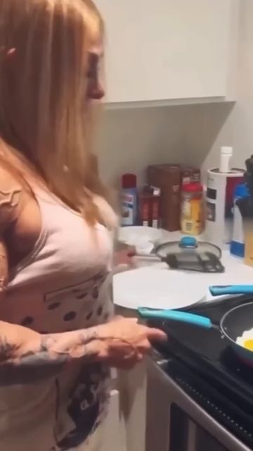 Приходишь домой а там твоя малышка 😂#юмор смотреть онлайн