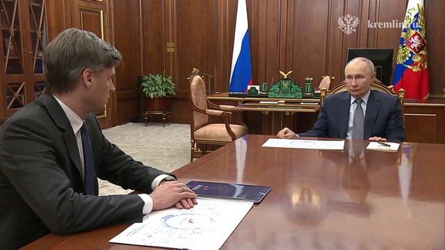 В Кремле состоялась рабочая встречаПрезидента России Владимира Путина с гендиректором "Роскосмоса"..