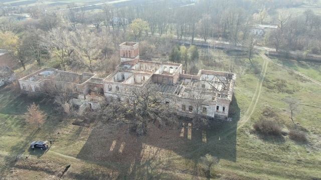 Заброшенное старинное здание . Вимберга .ДУБ-300 лет