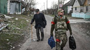 Дроны ВСУ атакуют все, что движется: почти 700 жителей эвакуировали из Суджи