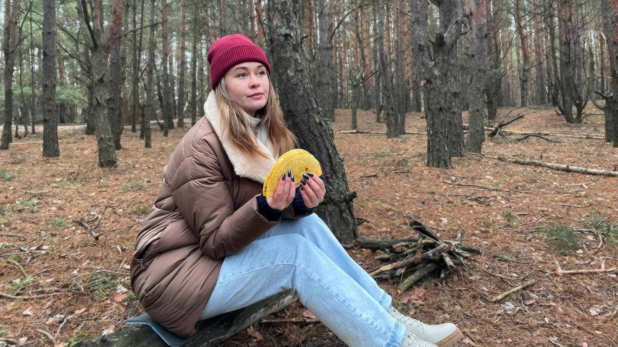 Первый день зимы в лесу ❄️ Готовим индейку и лепёшки на гриле | ASMR Outdoor Cooking смотреть онлайн