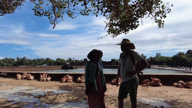 Full video: Siem Reap 2021 with no tourist ! Angkor Wat Bayon Temple // the city of the 1000 temple смотреть онлайн