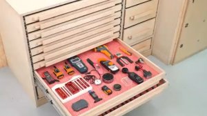 Стол для инструмента.