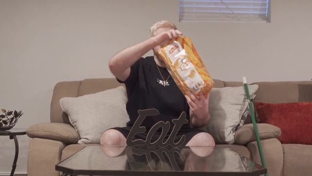 LIMITED EDITION LAY’S x CHEETOS | Reviews with the Blond смотреть онлайн