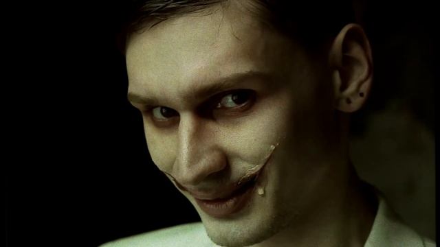 улыбающийся человек смотреть онлайн