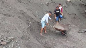 Строительство, длинные копья для работы шахтёрам заменили на новые