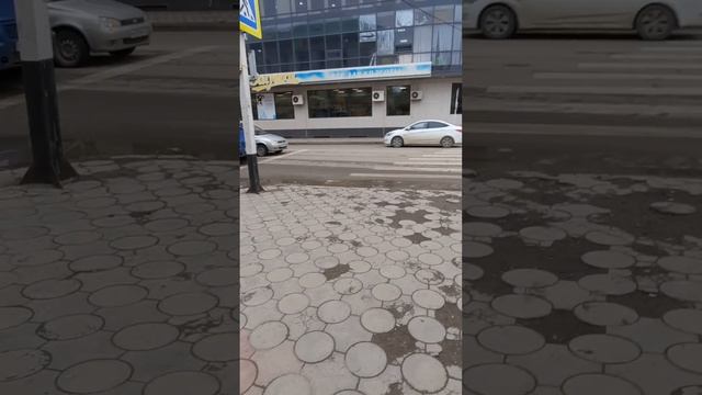 Перекресток двух крупных улиц смотреть онлайн