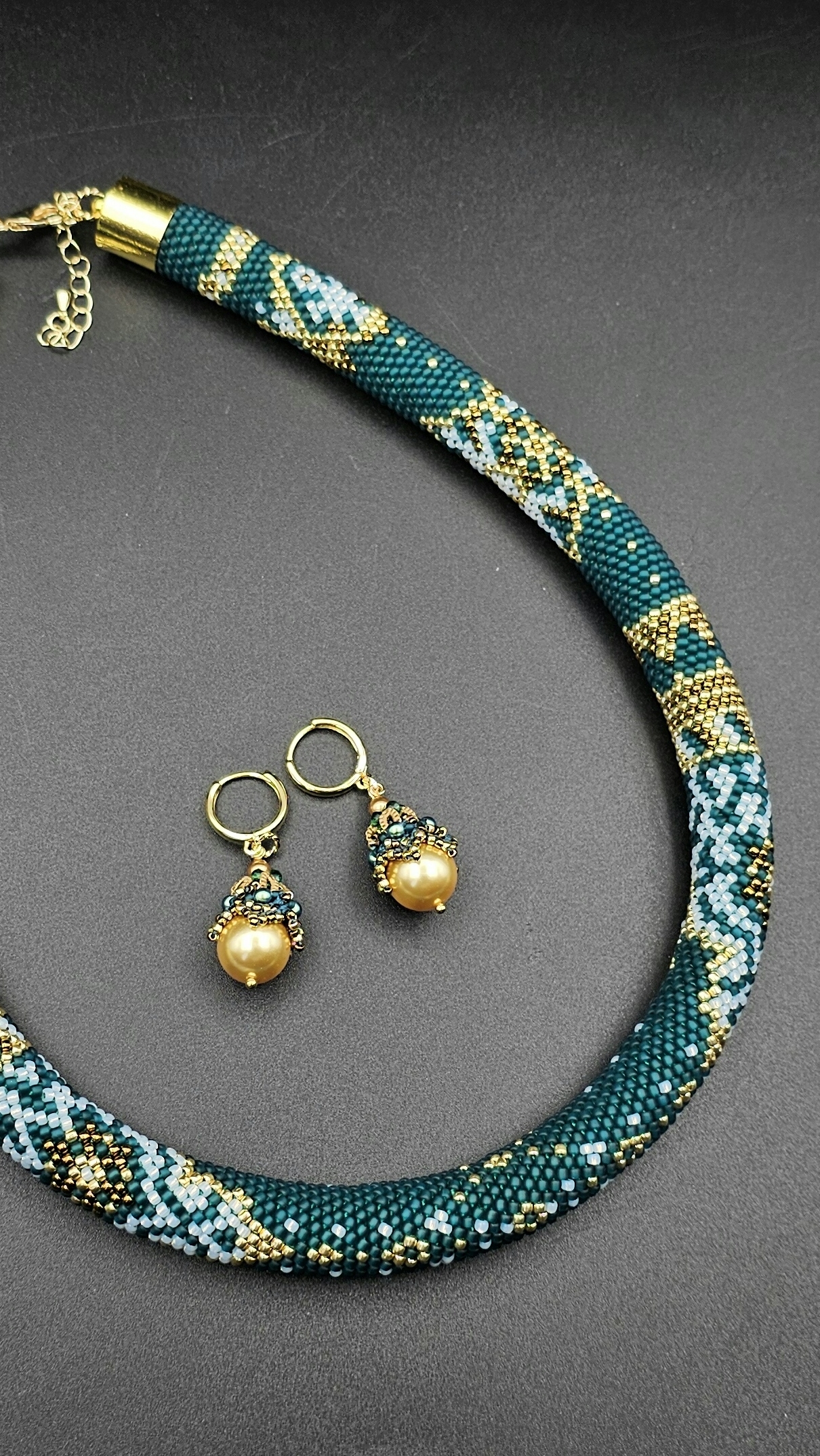 Украшение не понравилось заказчице.Развязка #вязаниебисером#beads #diy Муз:Jeff Kaale,Mornings