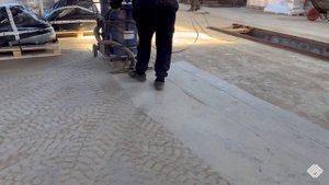 Уборка мелкодисперсной пыли в ремонтном цеху промышленным пылесосом Дастпром