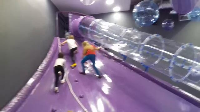 Рома в банана парке(4) смотреть онлайн