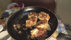 ОБЖОР МУКБАНГ НА ДОМАШНИЕ КУРИНЫЕ КОТЛЕТКИ С КАБАЧКОВОЙ ИКРОЙ УГОЩЕНИЕ СЛАВЯНКИ