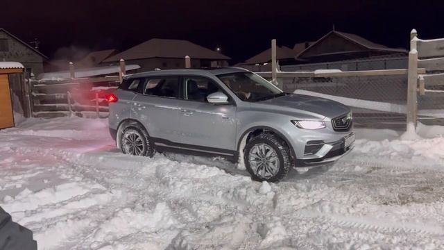 Geely Atlas Pro 2023 Первые дни зимы. смотреть онлайн