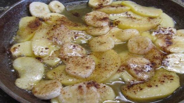 Пирог перевертыш с яблоком и бананом