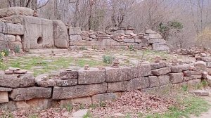 Дольмены у реки Жане!