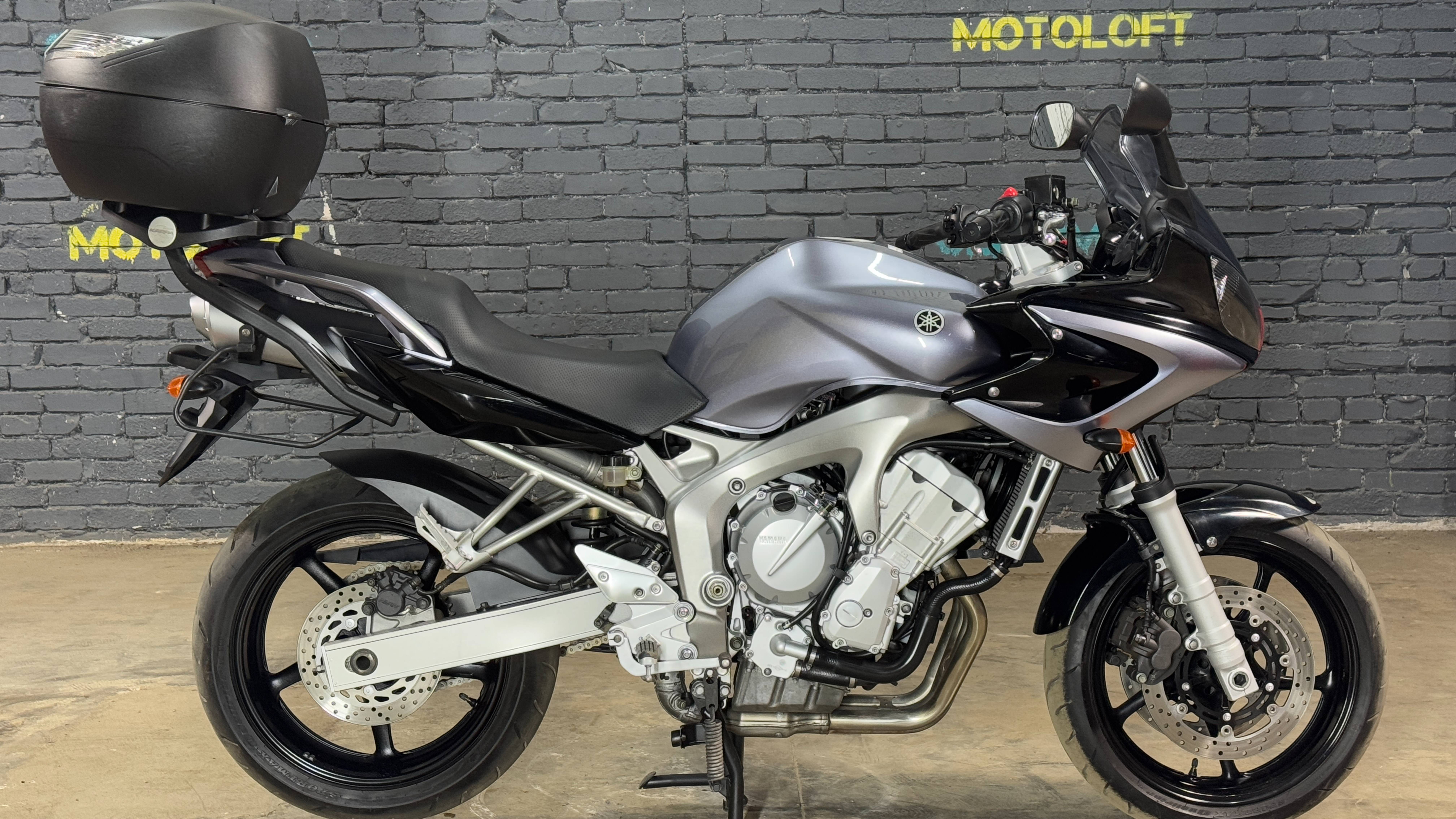 Yamaha FZ6s смотреть онлайн