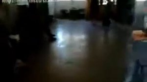 Мальчик уронил хот-дог
