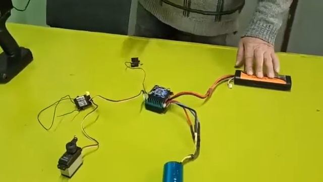 Видеоурок "Основные элементы компоновки электросистемы модели с электродвигателем". смотреть онлайн