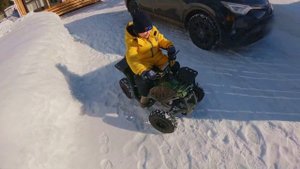 Детский квадроцикл MOTAX Mini Grizlik X-16 E1000 тест драйв зимой