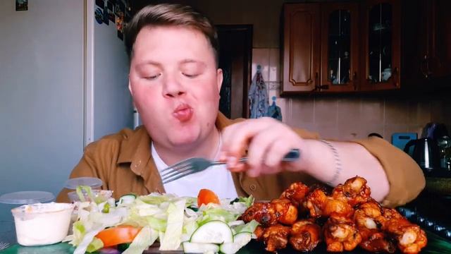MUKBANG | Куринные крылышки BBQ, салат | BBQ chicken wings, salad