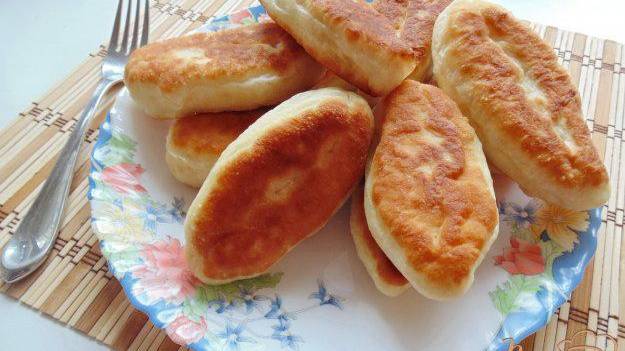 Жареные пирожки с красной чечевицей