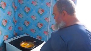 Пробуем деревенские пирожки КУЛИНАРИЯ деревня КОРМЛЮ ЖИВОТНЫХ собрал компьютер ШИКАРНЫЙ ОБЕД ДЕРЕВНЯ