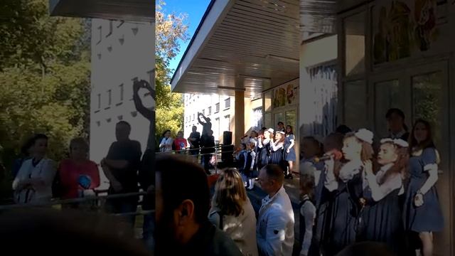 Степан Орловский ведет линейку в школе 1 сентября смотреть онлайн