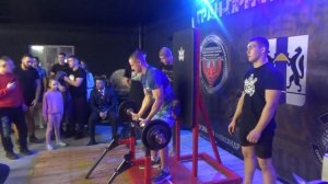 ФИЗРУК выполнил КМС? Строгий подъем штанги на БИЦЕПС// Соревнования по ПОДЪЕМУ ШТАНГИ НА БИЦЕПС