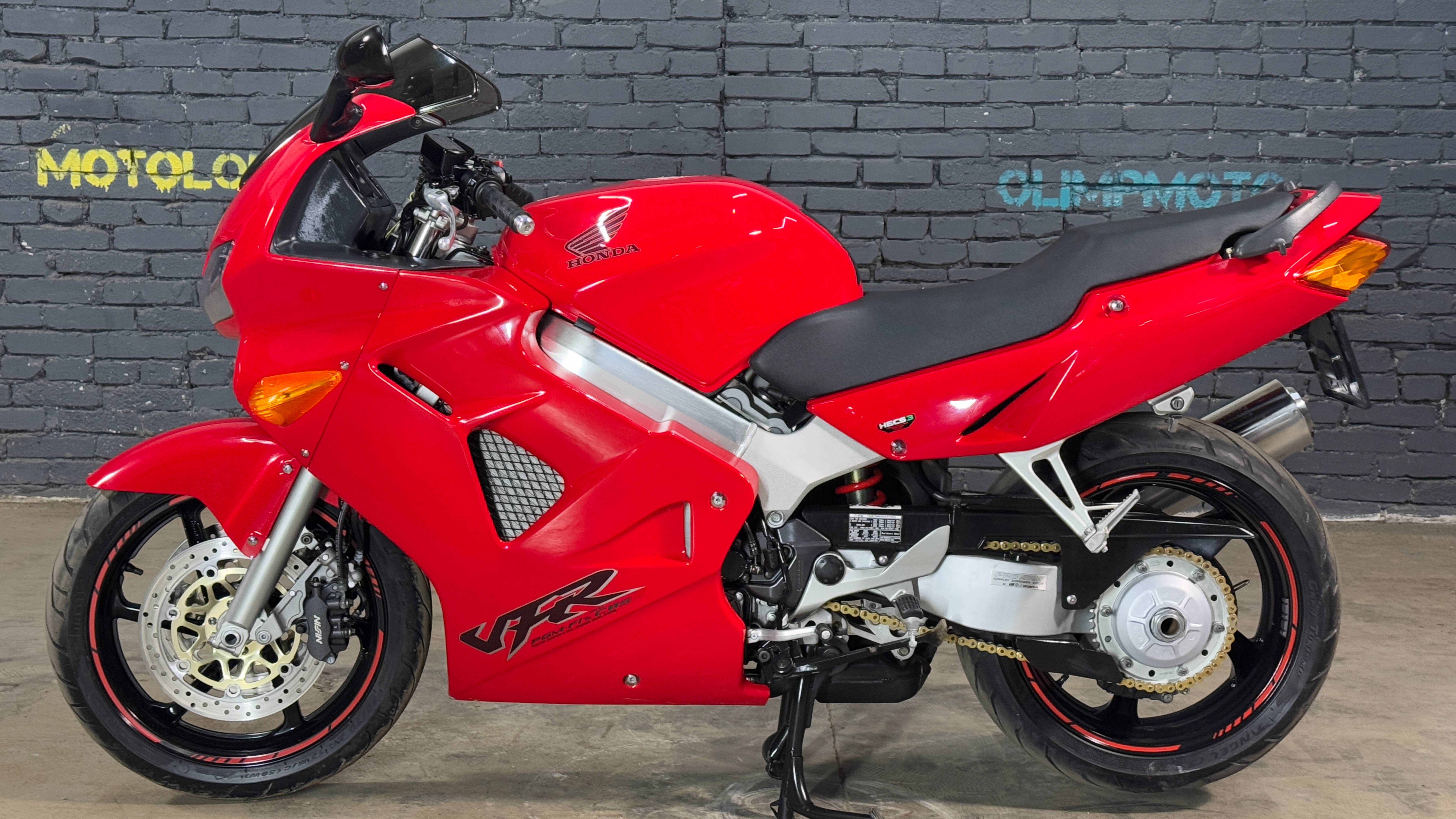 Honda VFR800 Red смотреть онлайн