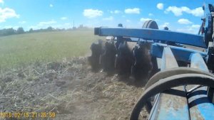 Дисковка почвы Бдт-3. Трактор МТЗ-82