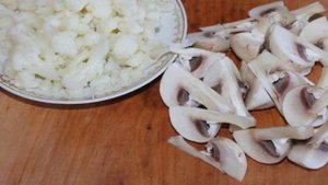 Цветная капуста с шампиньонами в сливочном соусе
